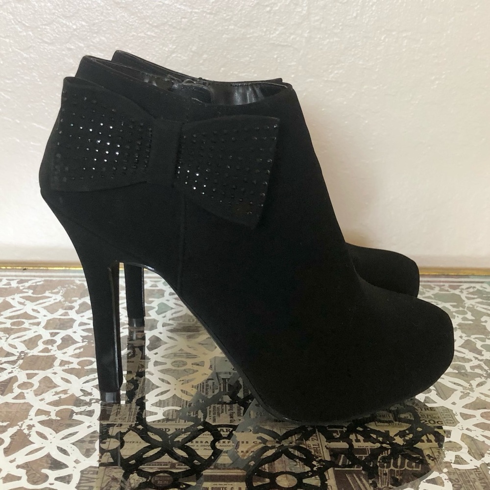 Madeline Stuart Black Faux Suede Heeled Booties Women's Size 6.5 or 7